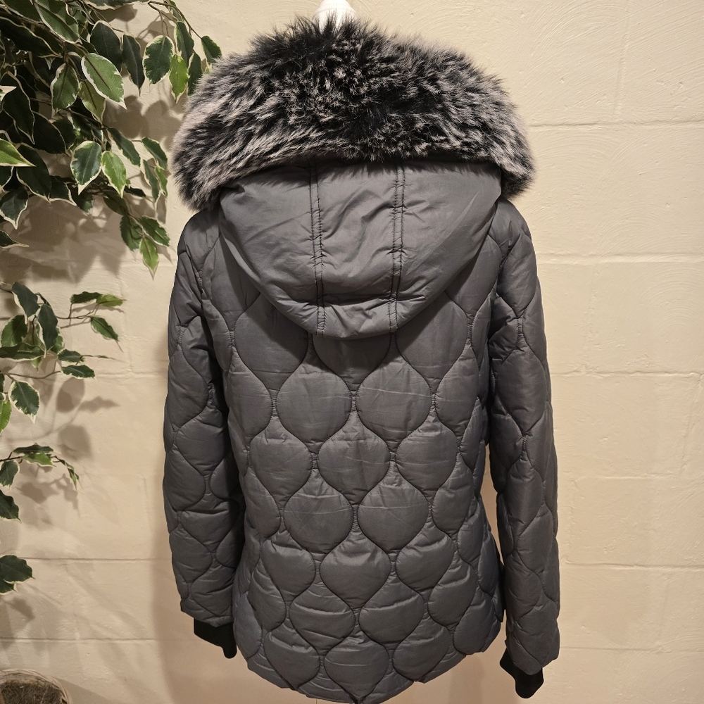 Women's Gray Quilted Puffer Jacket with Faux Fur Hood - Picture 8 of 15
